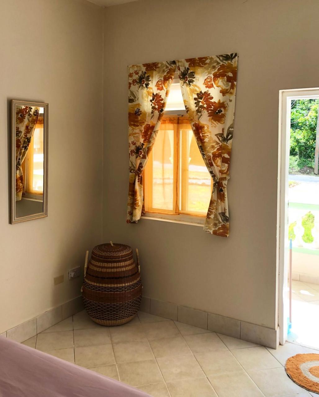 Soufriere Guesthouse エクステリア 写真