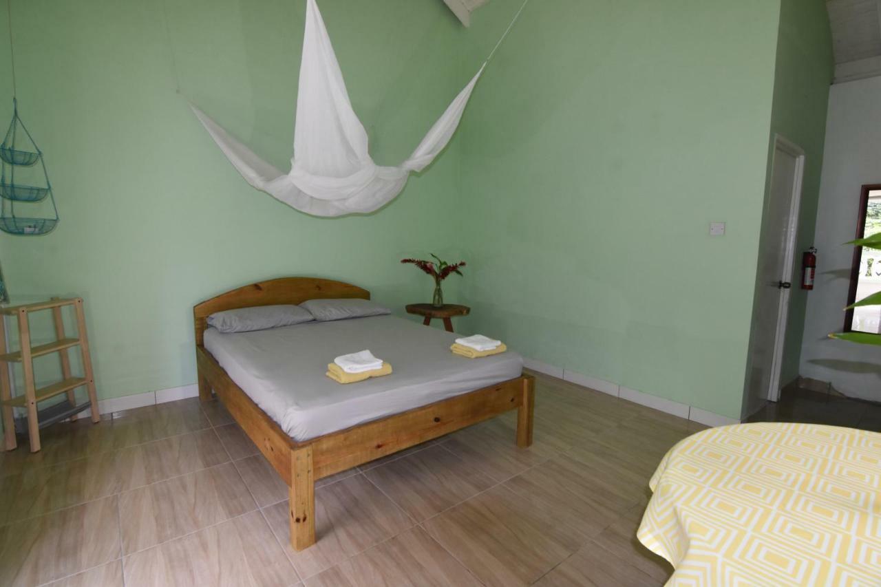 Soufriere Guesthouse エクステリア 写真