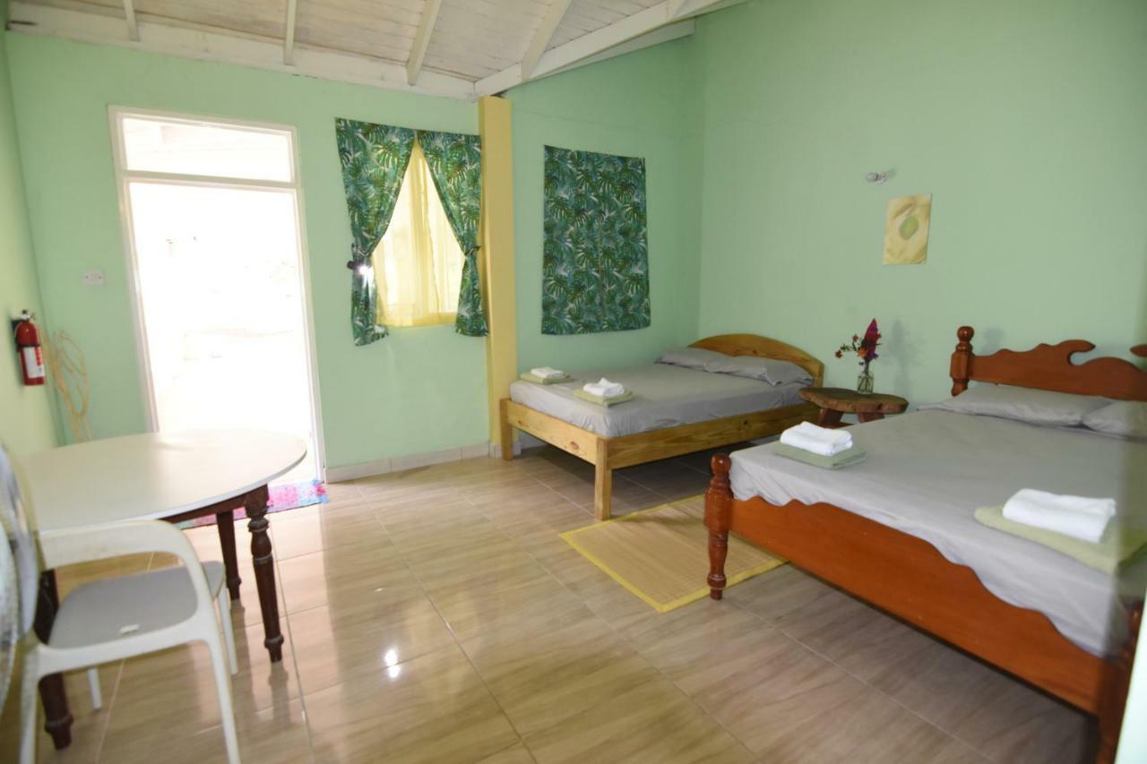 Soufriere Guesthouse エクステリア 写真